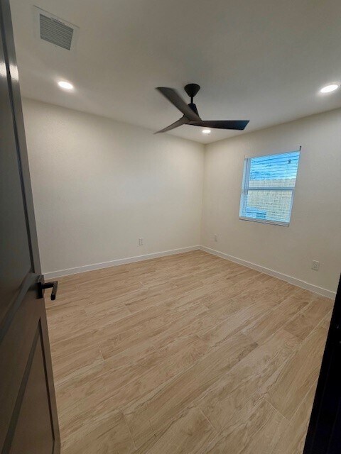 Building Photo - 206 E 33rd St