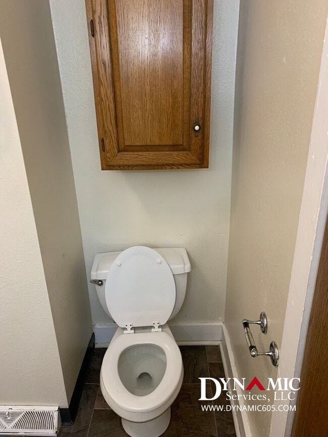 Building Photo - 4+ Bedroom, 2 Bath House By Augustana and USF