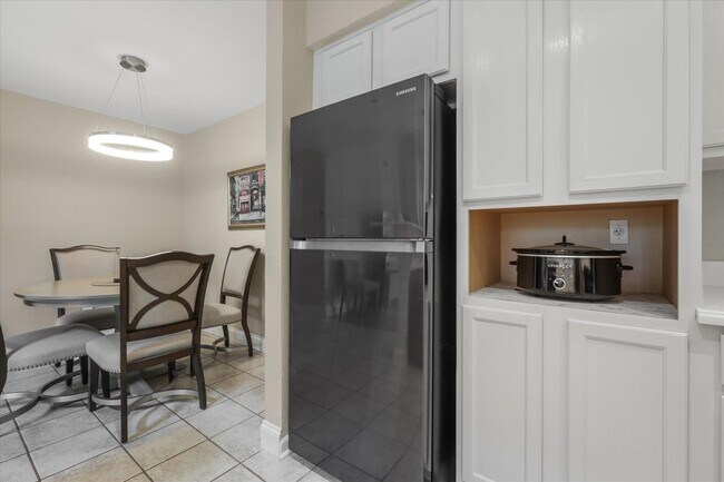 Building Photo - 2801 Chancellorsville Dr