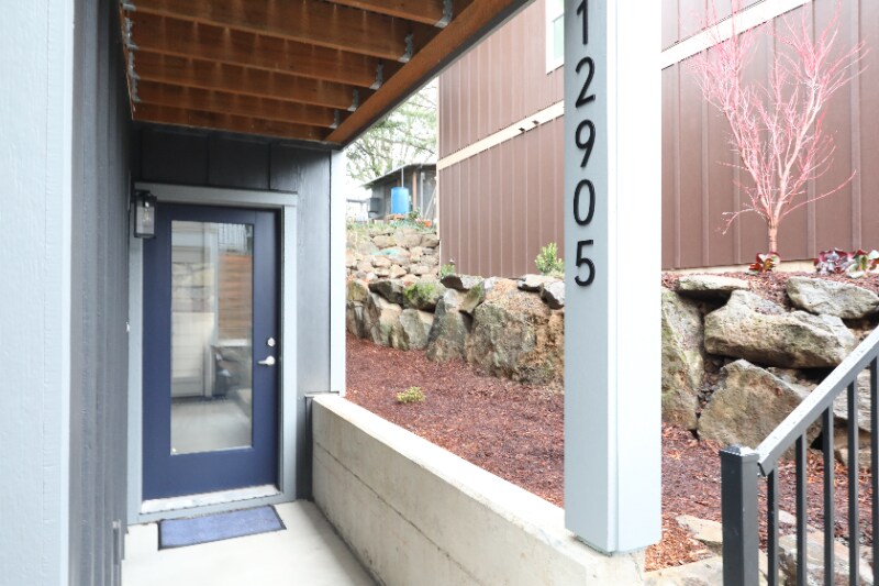 Building Photo - 12905 SE Ridgecrest Rd