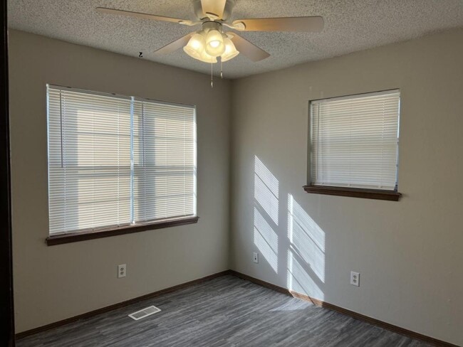 Building Photo - 828 Euclid St