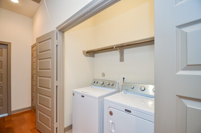 Building Photo - 5943 Kansas St