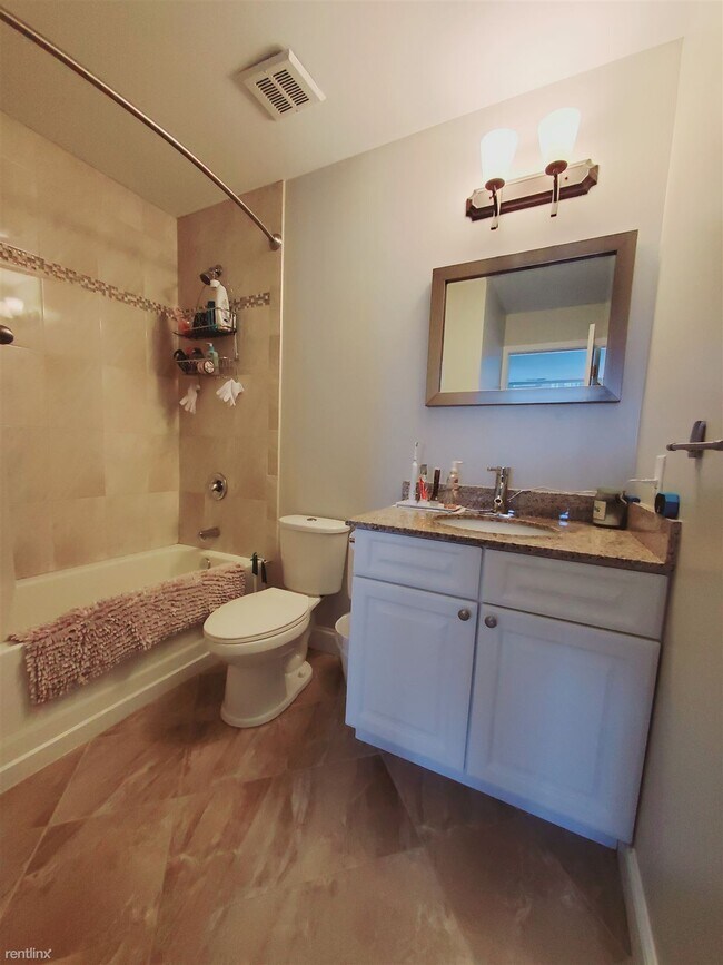 Building Photo - 2 br, 2 bath Condo - 947 Hope St Apt 403