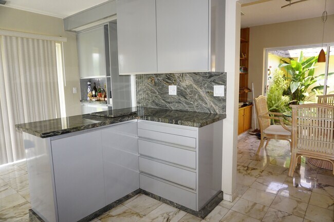 Building Photo - 4511 King Palm Dr