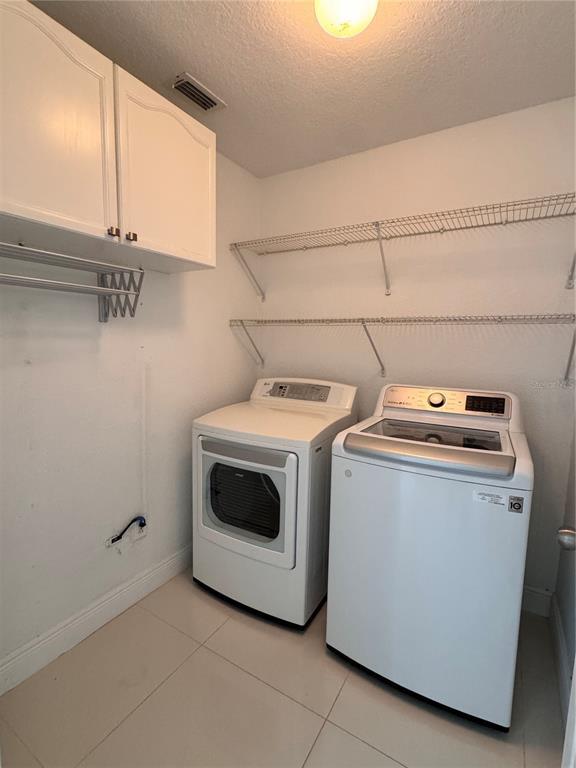 Building Photo - 2823 Maguire Dr