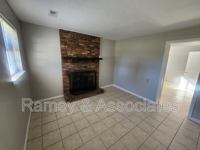 Building Photo - 1700 Cimmaron Trail