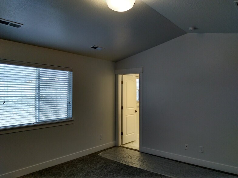 Master bedroom - 14576 S Quiet Shade Drive