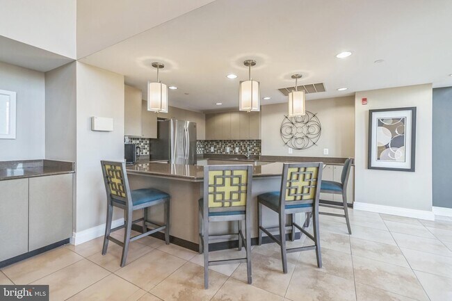 Building Photo - 2451 Midtown Ave