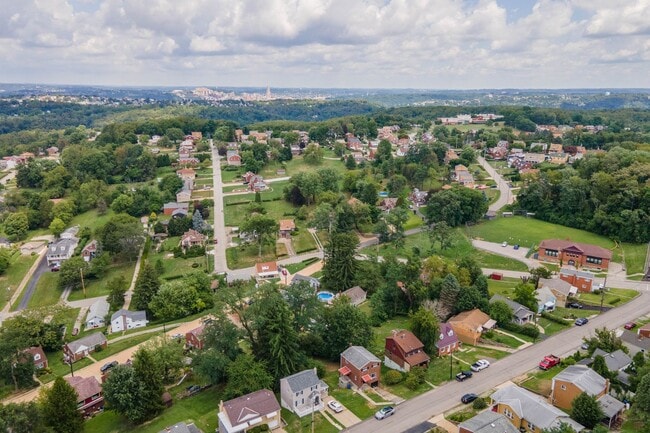 Building Photo - READY FOR MOVE IN! FANTASTIC 3-bedroom loc...