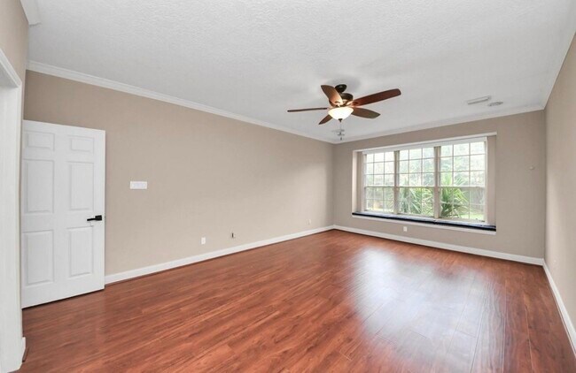 Building Photo - 1003 Clarenda Falls Dr