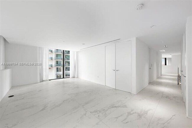 Building Photo - 1000 Biscayne Blvd