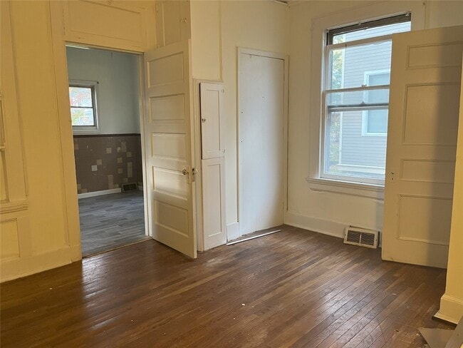 Building Photo - 7 Crandall St