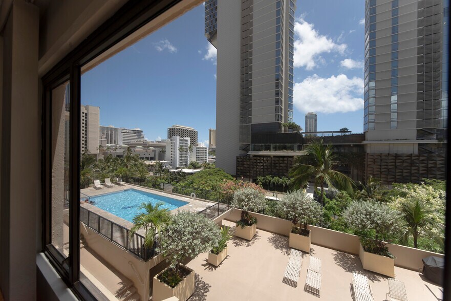 Building Photo - 2140 Kuhio Ave
