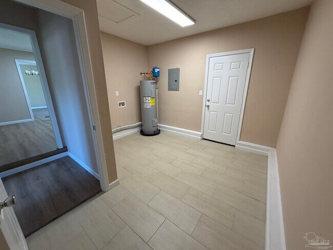 Building Photo - 7845 Le Jeune Dr