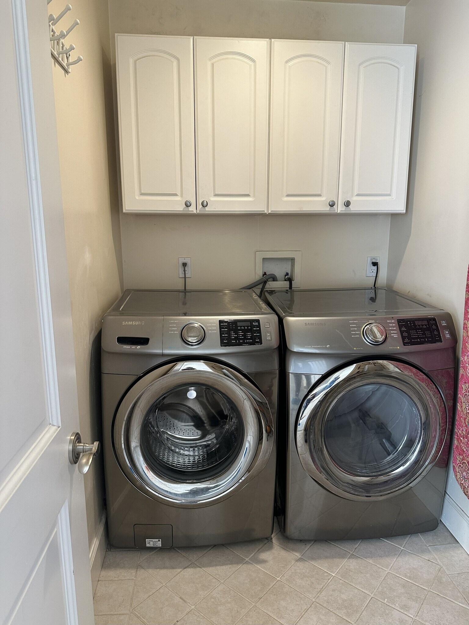 Building Photo - 8120 Billowvista Dr