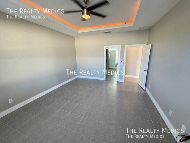 Building Photo - 205 Hibiscus Ln