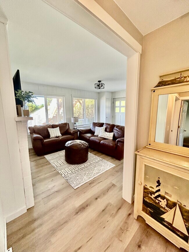 Building Photo - 1554 NW 35th Pl