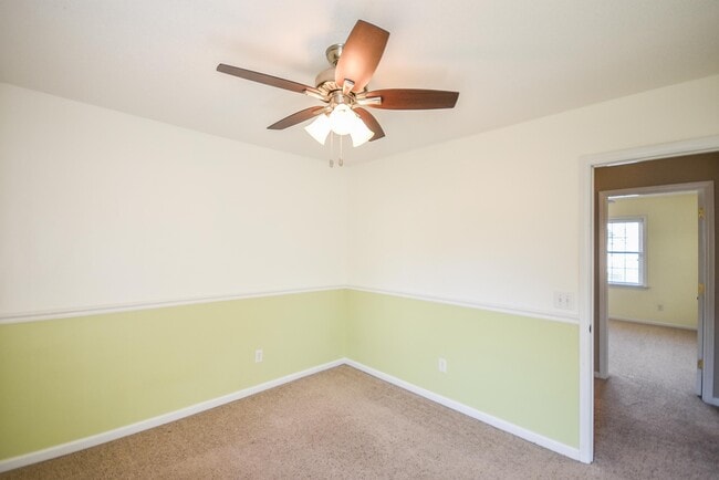 Building Photo - 144 Vail Ct