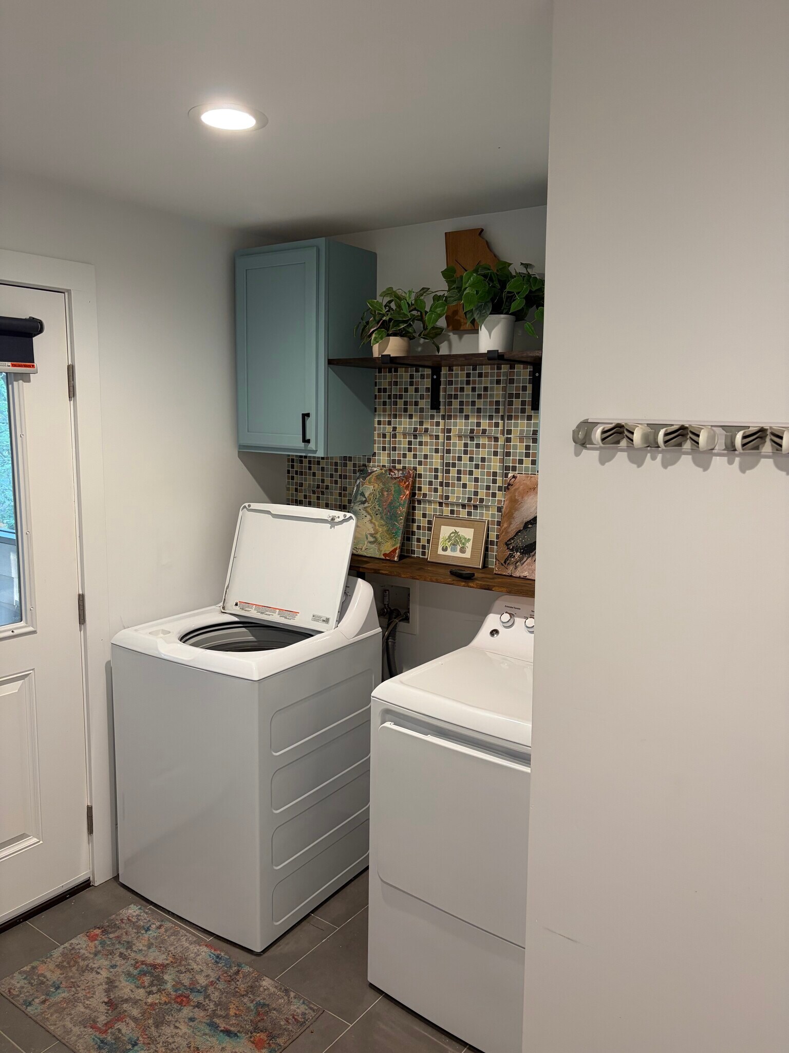 Building Photo - 1357 Lochland Rd SE