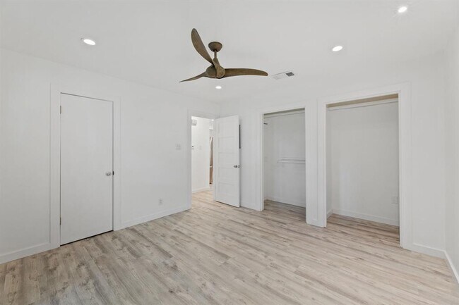 Building Photo - 5602 Woodrow Ave