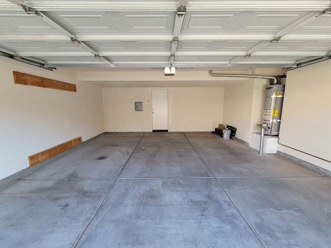 Building Photo - Spacious 3-Bedroom Townhome in Imperial – Available for Lease!