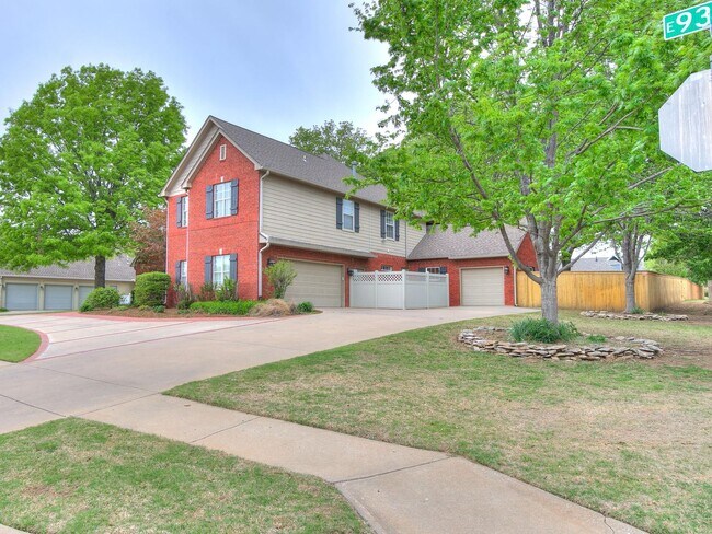 Building Photo - This stunning 4-bedroom, 3.5-bathroom home...