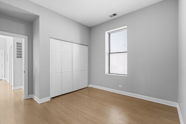 Building Photo - 948 N Washtenaw Ave