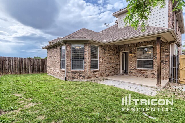 Building Photo - 15904 Alvarado Dr