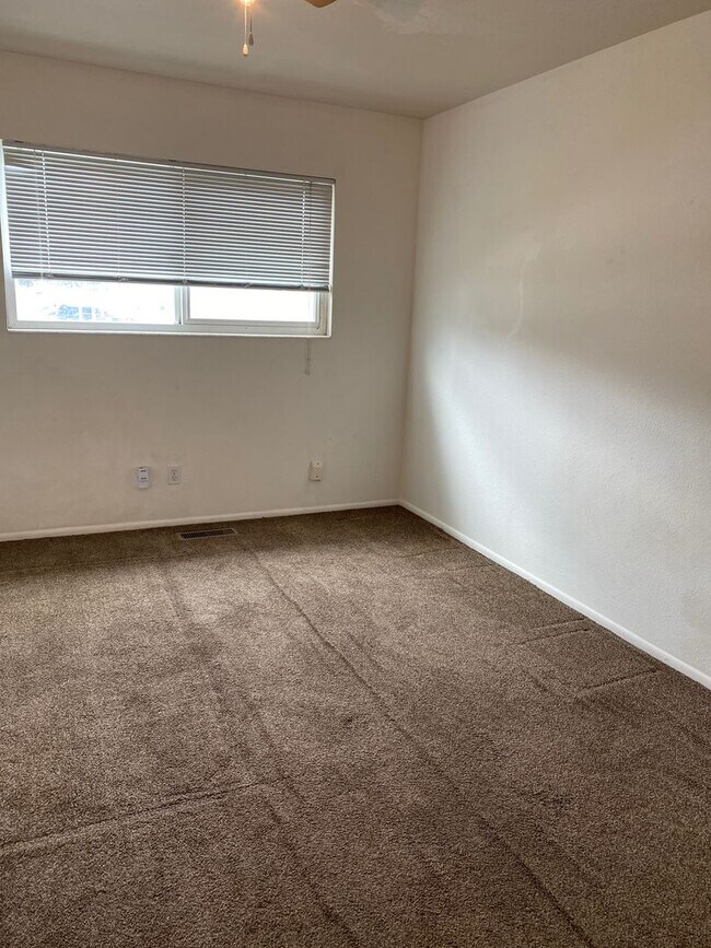 Building Photo - Maple Village Duplex