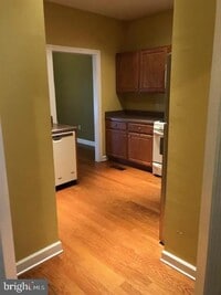 Building Photo - 28480 Pinehurst Cir