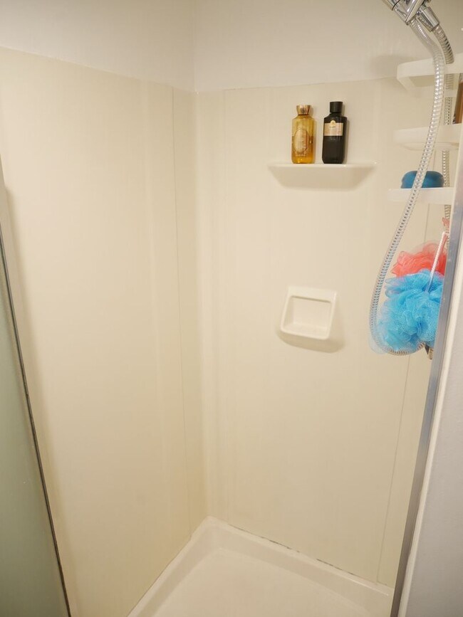 Building Photo - Charming 3-Bedroom Single Family Home with...