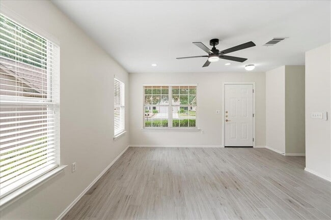 Building Photo - 104 Whitewing Way