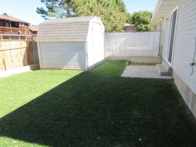 Building Photo - 3 bed, 2 bath Twin Home