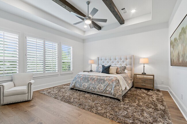 Building Photo - 902 Falcon Hollow Ln