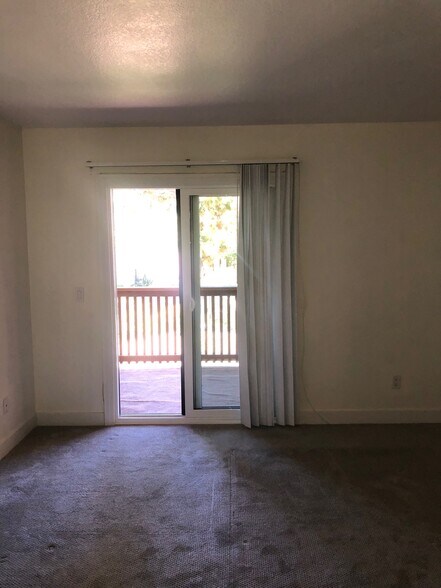 Building Photo - 12083 Alta Carmel Ct