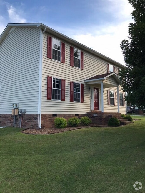 Building Photo - 523 Woods Dr