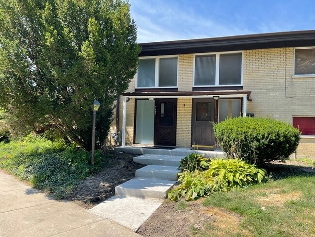 Primary Photo - 725 Hibbard Rd