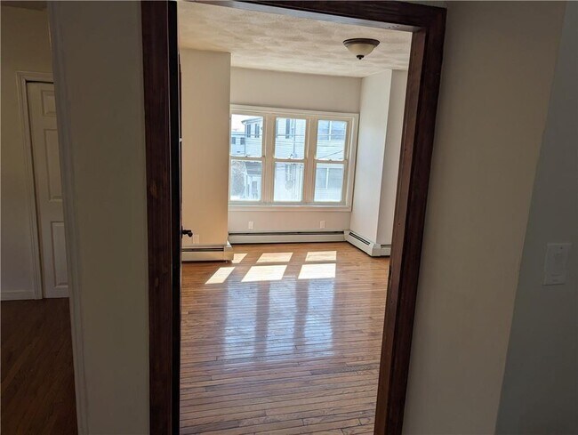 Building Photo - 61 Utton Ave