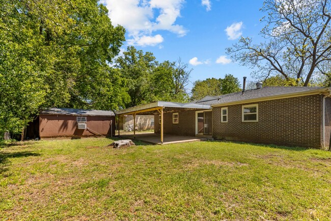 Building Photo - Charming & Newly Renovated 4 Bedroom 2 Bat...