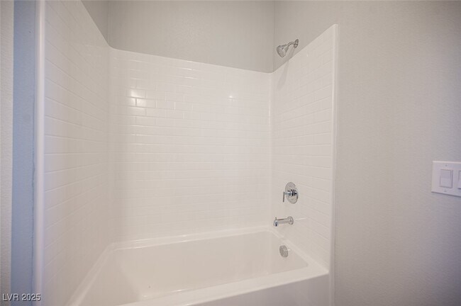 Building Photo - 117 Royal Cascade Ave