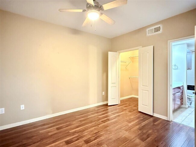 Building Photo - 2505 San Gabriel St