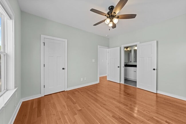 Building Photo - Modern 3 Bedroom home inside Downtown Raleigh, Fenced-in Backyard, Updated Kitchen, Pet Friendly!