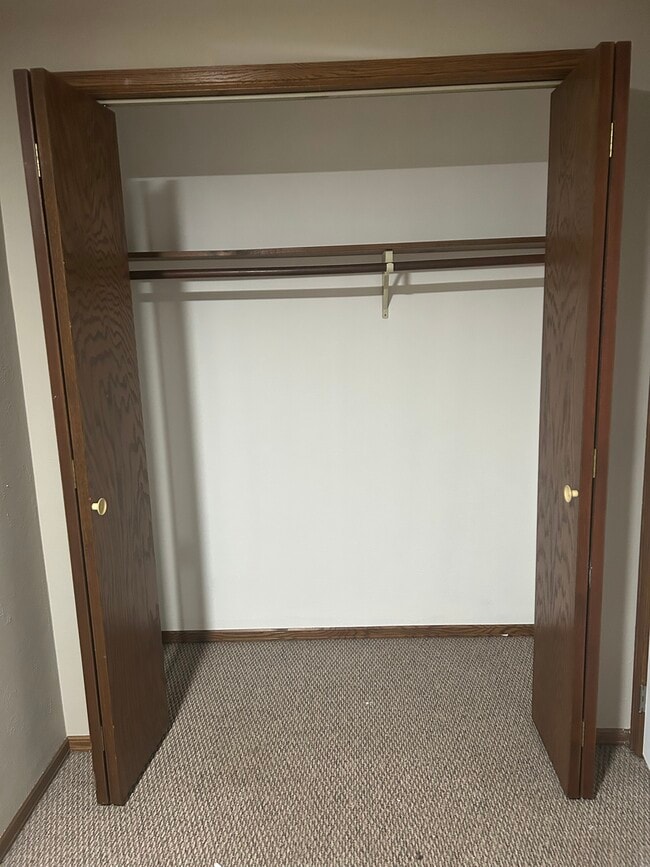 Building Photo - 2193 Packerland Dr