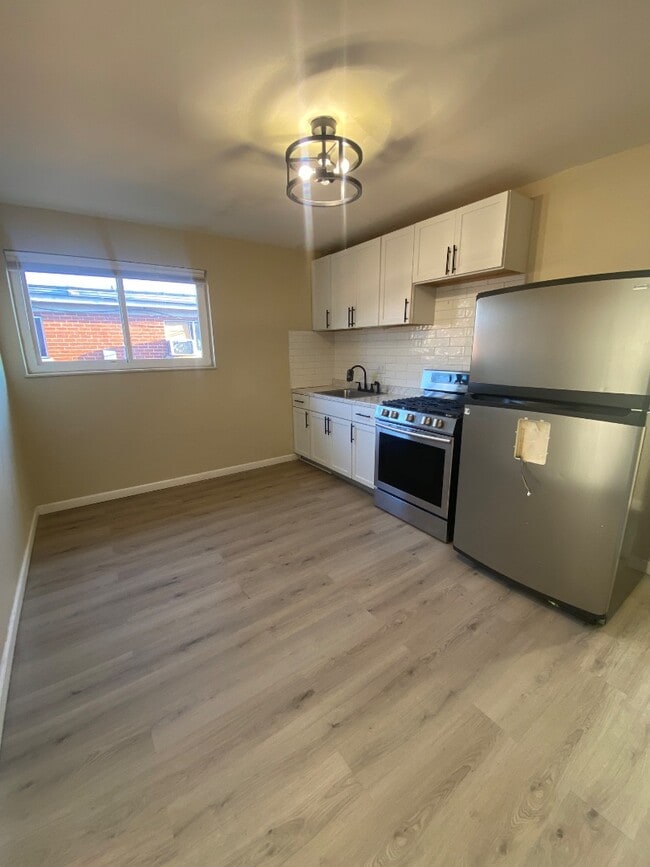 Building Photo - 814C Schirmer