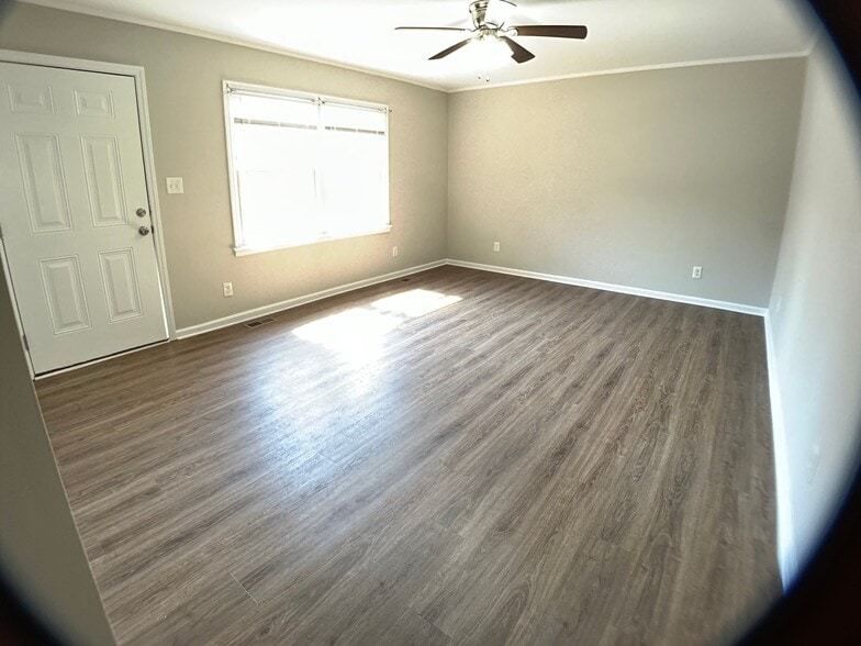 Building Photo - 1806 Alpine Dr