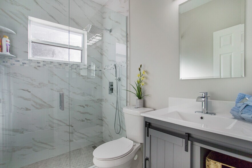 Building Photo - 2921 Inlet Cove Ln E