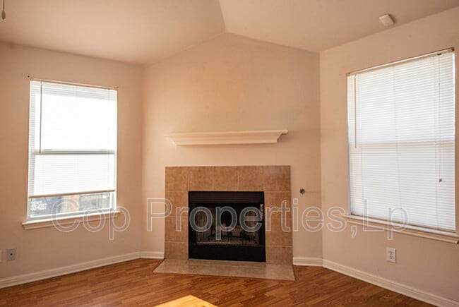 Building Photo - 8422 Whitebrush