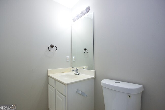 Building Photo - 585 Chapel Walk Ln SE