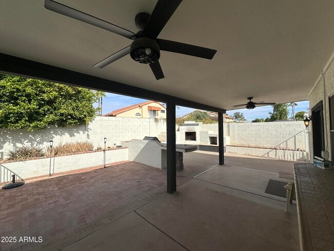 Building Photo - 7126 W Columbine Dr