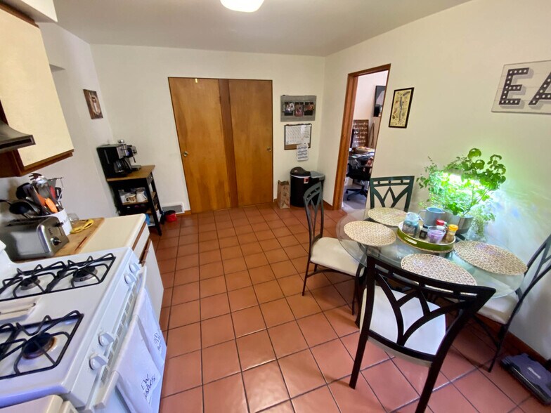 Kitchen - 5517 Claybourne St